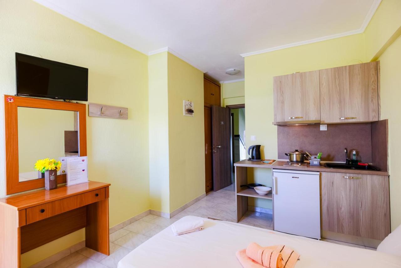 Dionisos Apartments 팔랄리아 디오니시우 외부 사진